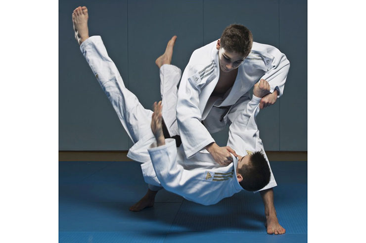 Kimono de Judo, Concorrência - Quest J690P, Adidas