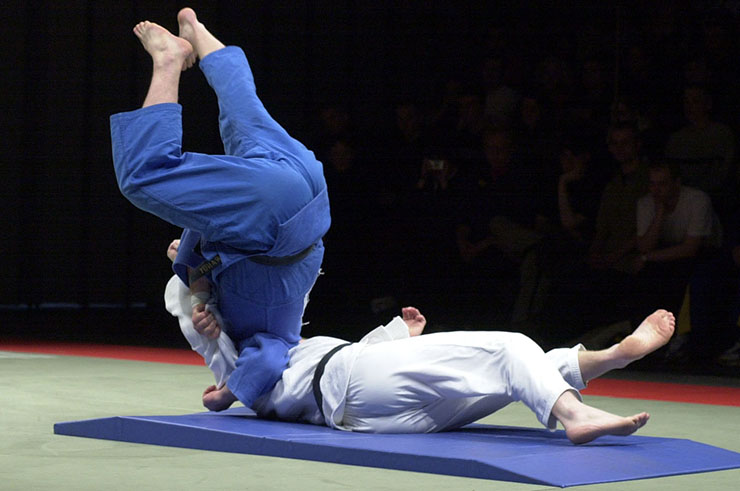 Tapetes de queda, Nage Komi