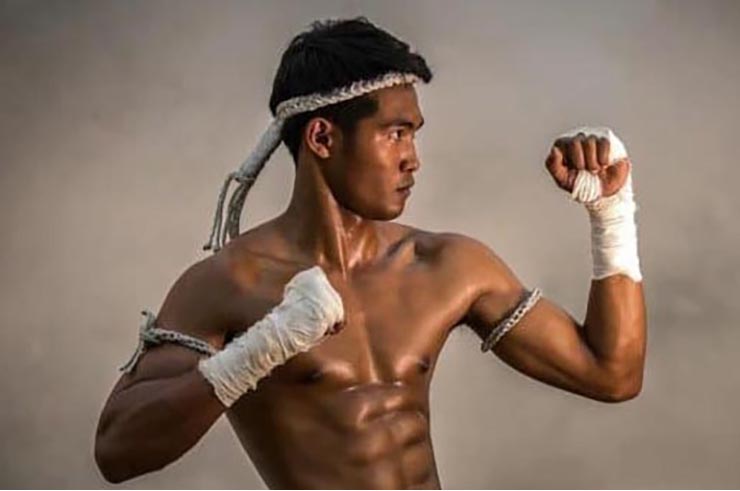 Mongkon, Prajeet & Muay Boran Muay Thai, Blanco