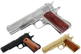 Pistola em Aço, Coronha em Madeira - Réplica M1911