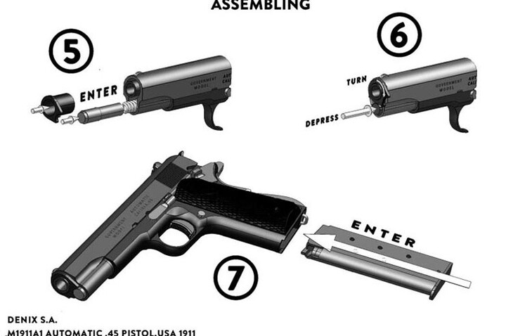 Pistola em Aço, Coronha em Madeira - Réplica M1911