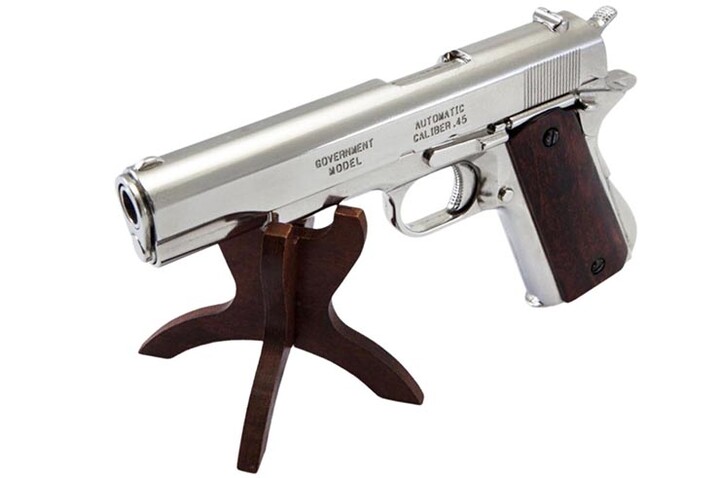 Pistola em Aço, Coronha em Madeira - Réplica M1911