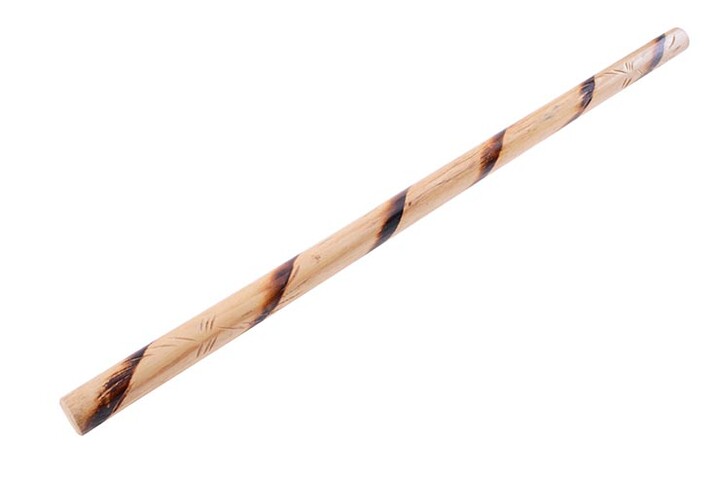 Bastão Kali Escrima 66 cm - Rattan Lixado, gravado e espiral em ferro vermelho