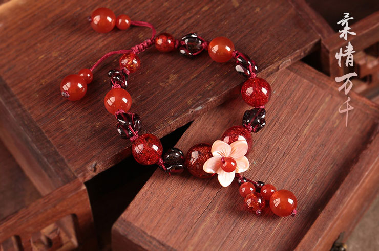 Bracelet Chinois à Perles rouges, Fleur