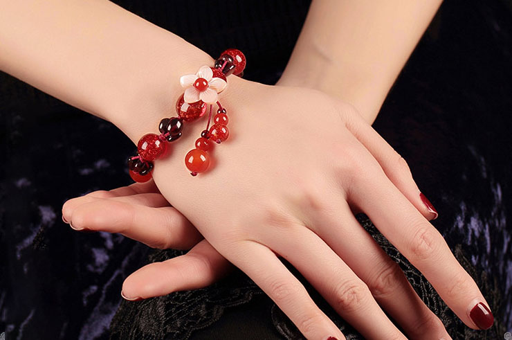 Bracelet Chinois à Perles rouges, Fleur