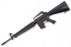 Rifle de asalto de metal y plástico, Réplica M16A1