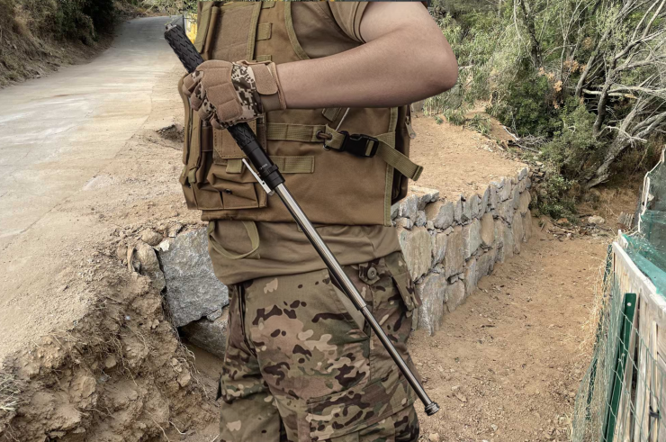 Telescopic baton, Automatic deployment